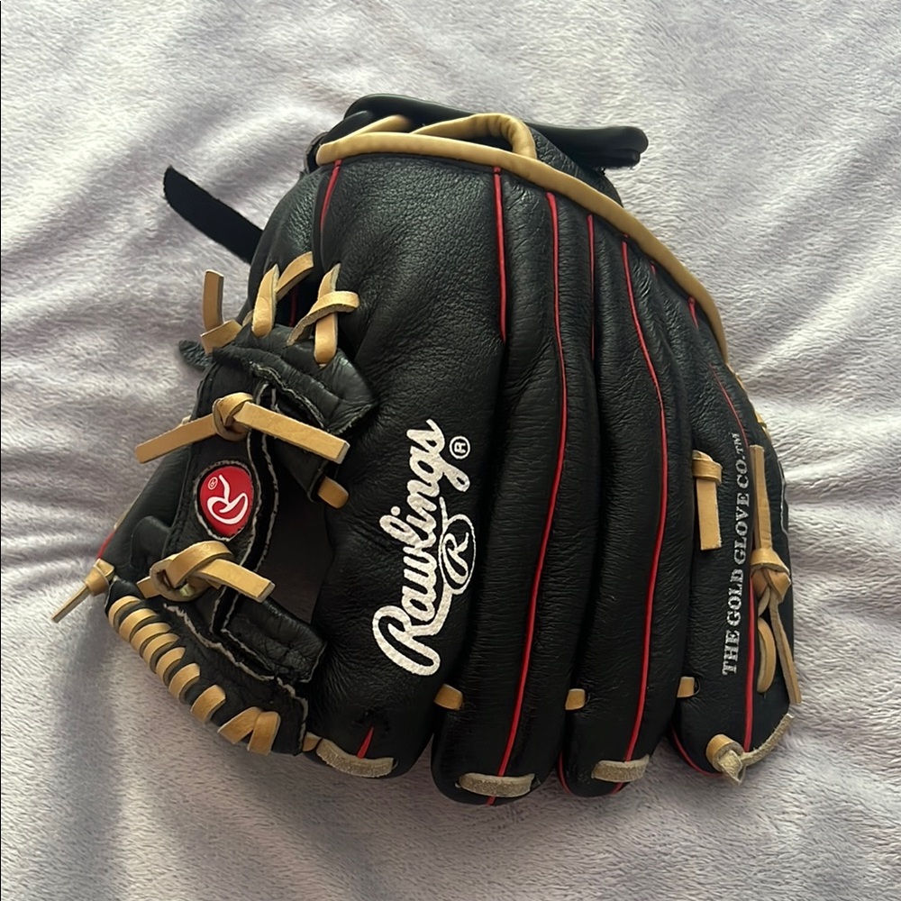 Rawlings Black and Tan Youth Baseball Mitt with Red Details